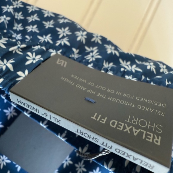 VRST Men's 6” Inseam Resort Short Relaxed Blue Printed XL NEW. 1169 - Picture 2 of 3